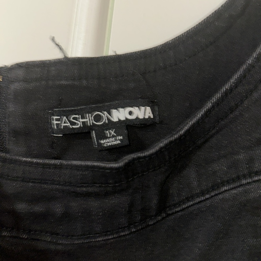 Fashion Nova Black Sleeveless Jumpsuit with Wide-Leg Design - Picture 2 of 7